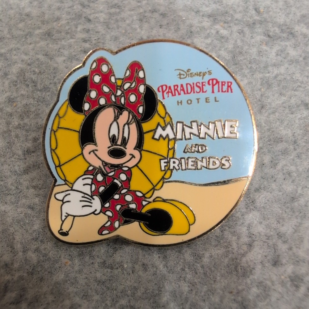 Disney Paradise Pier Hotel Minnie and Friends Beach Enamel Pin Minnie Mouse - Picture 1 of 3